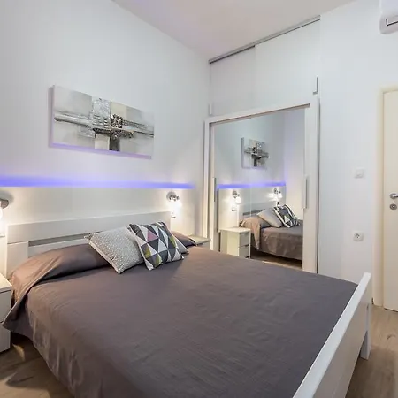 Apartments Dujmic - 50M From The Sea With Private Parking Icici Exterior photo