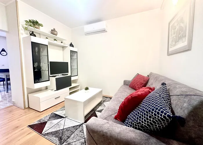 Apartments Dujmic - 50M From The Sea With Private Parking