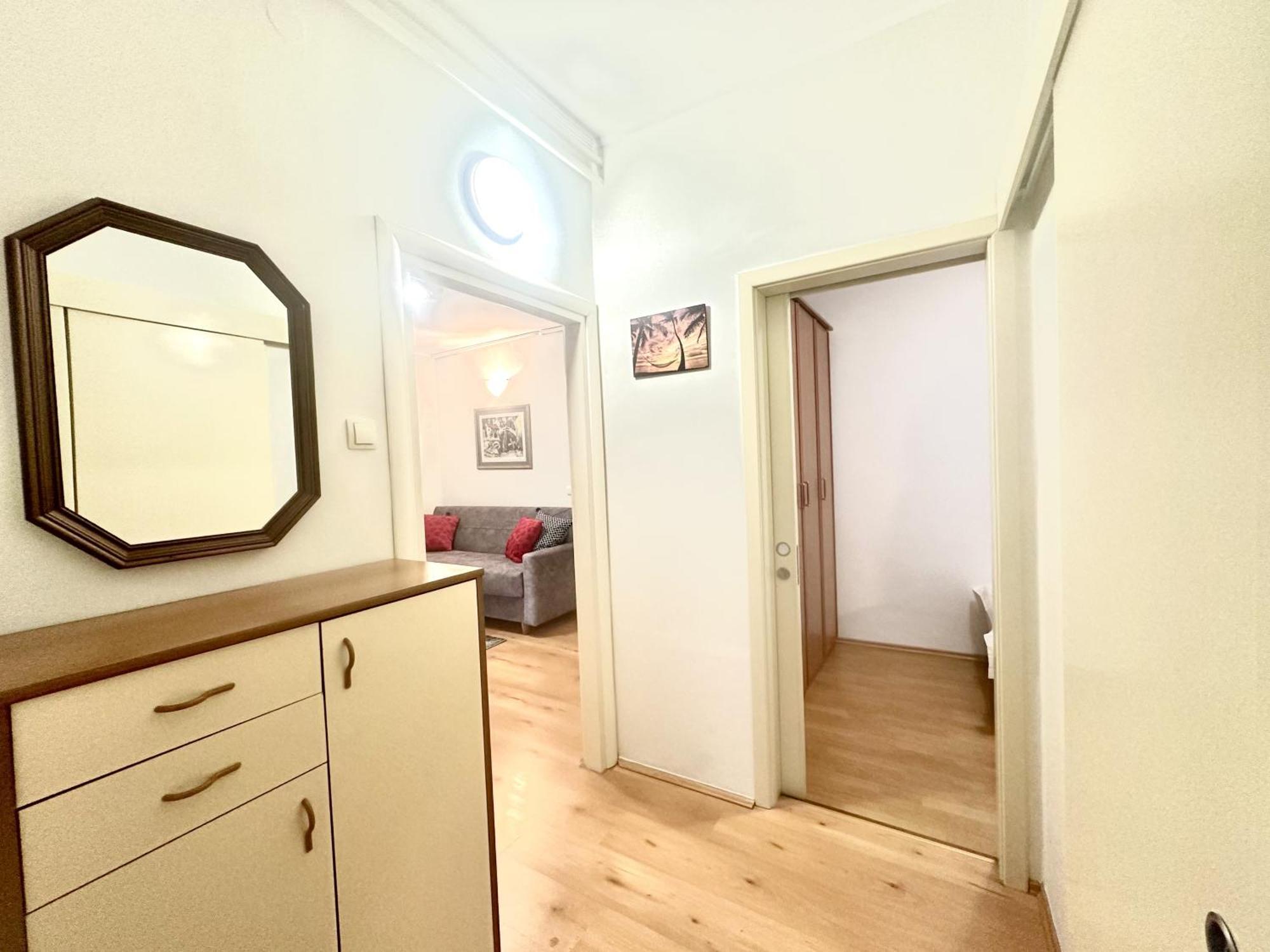 Apartment Dujmic - 50m From The Sea With Private Parking *