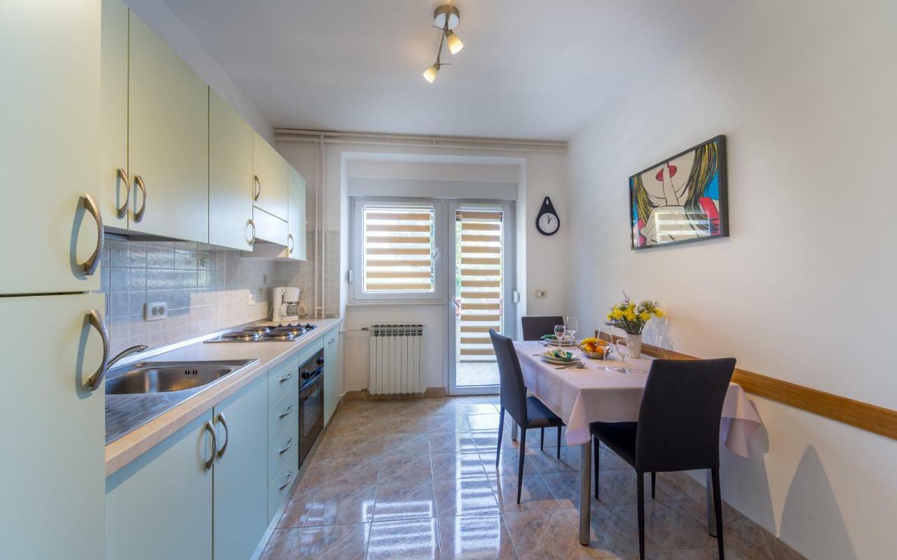 Dujmic - 50m From The Sea With Private Parking Apartment Icici